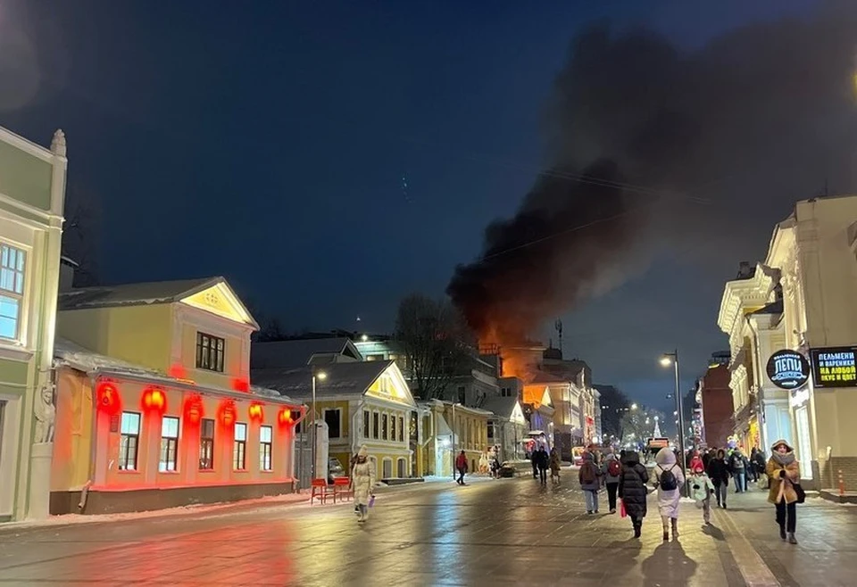 Пожар в центре Нижнего Новгорода. Фото: Елизавета ПОДКОПАЕВА.