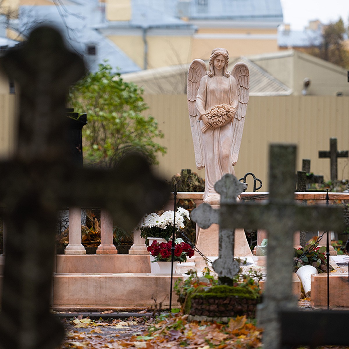 Можно ли носить крестик умершего родственника: что делать с крестиком покойного