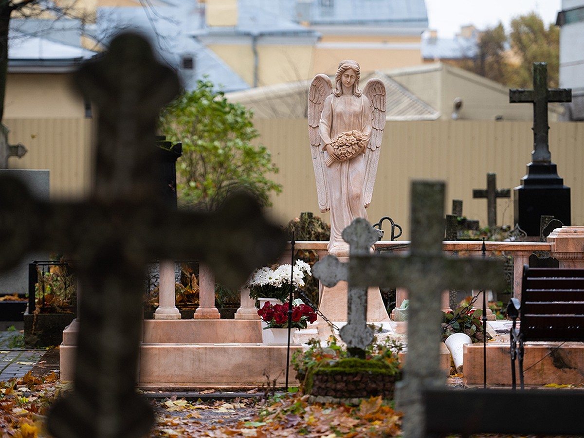 Загадки и мифы Смоленского кладбища: Пропавший череп Блока, шабаши в  склепах, спрятанная могила няни Пушкина и погребенные святые - KP.RU