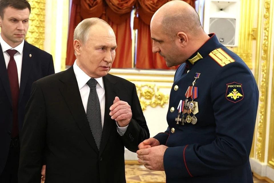 Артем Жога передал Владимиру Путину просьбу пойти на выборы в 2024 году. Фото: kremlin.ru
