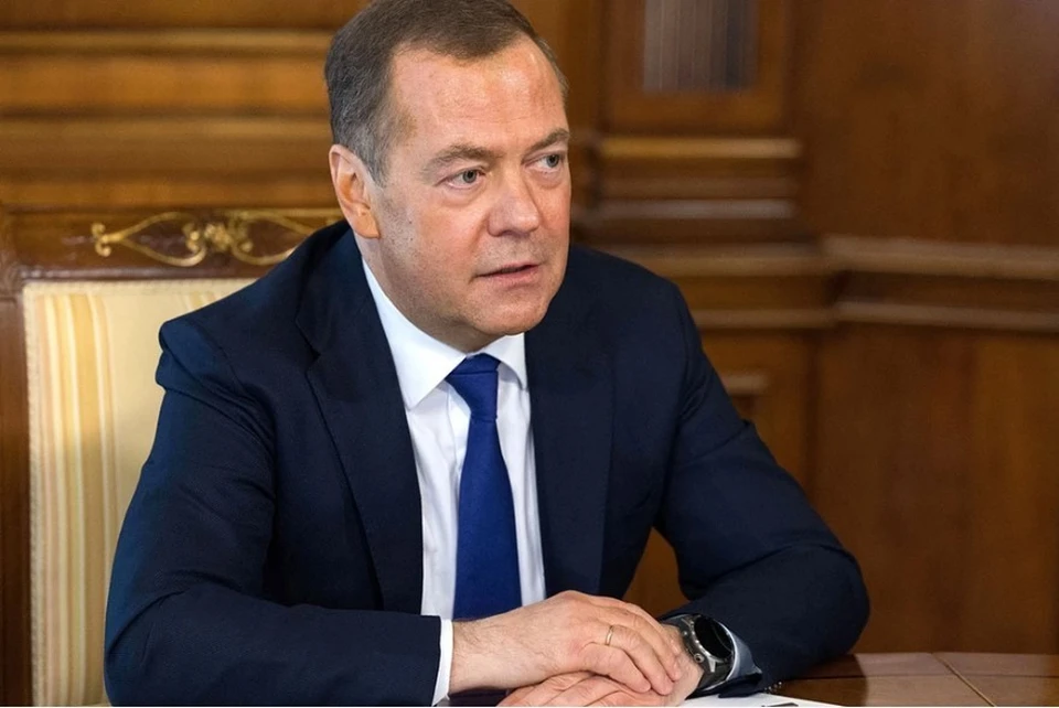Медведев: Последние 30 лет доказали работоспособность Конституции России