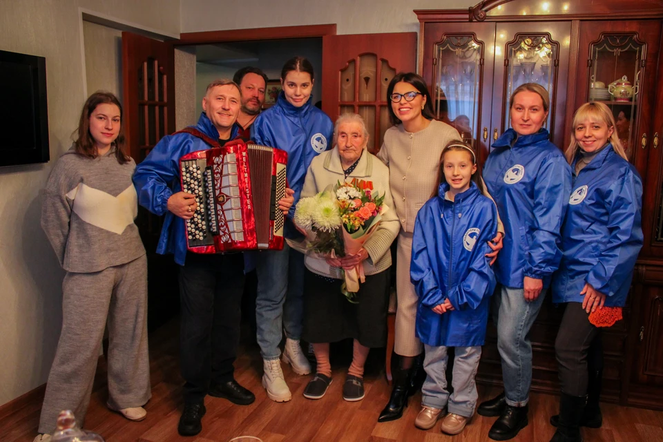 Нижегородского ветерана Великой Отечественной войны поздравили со 100-летием. Фото: пресс-служба НРО ВОД «Волонтеры Победы»