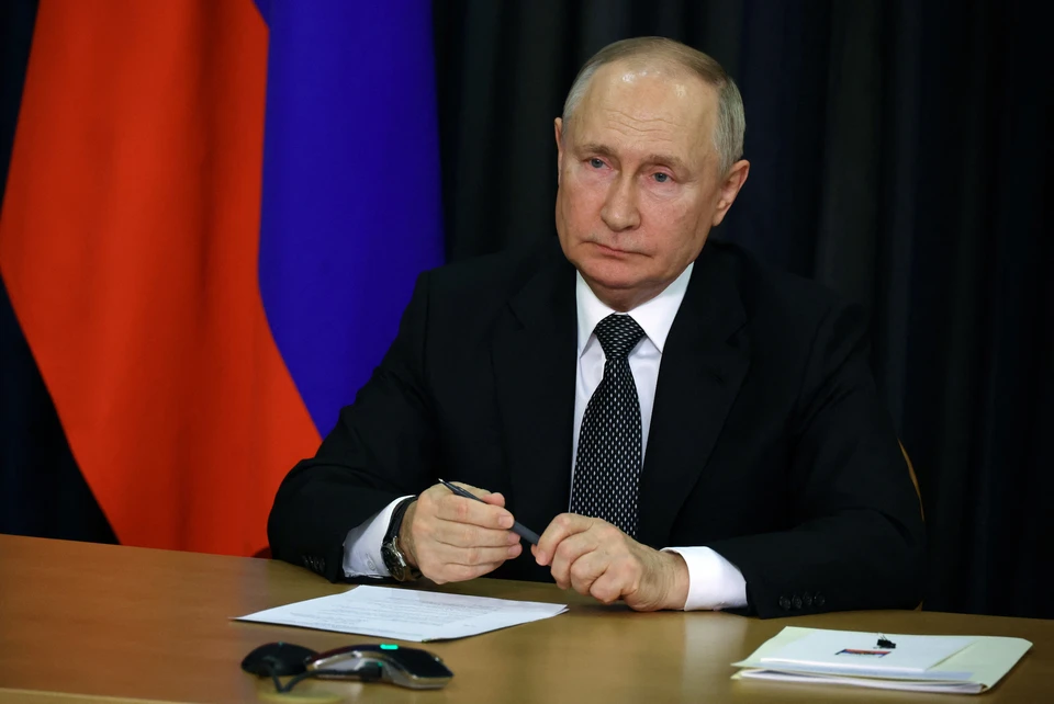 Путин подписал открытку для трехмиллионного посетителя выставки «Россия»