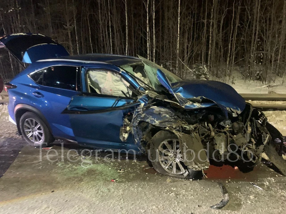 В Югре в ДТП с большегрузом пострадали водитель и пассажиры автомобиля «Lexus». Фото: УГИБДД России по ХМАО-Югре
