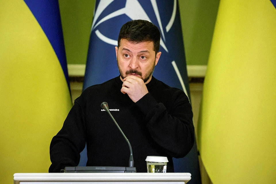 Politico: Зеленскому стоит поделиться властью с оппозицией перед выборами