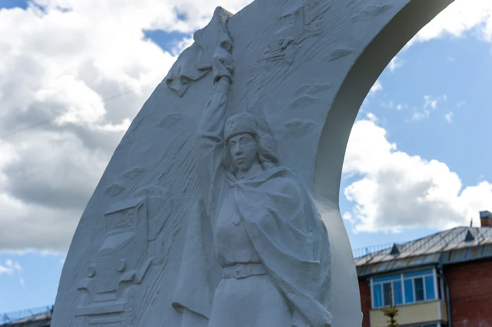 Мужчину оштрафовали на 1,4 млн рублей за свастику на мемориале «Дорога жизни».