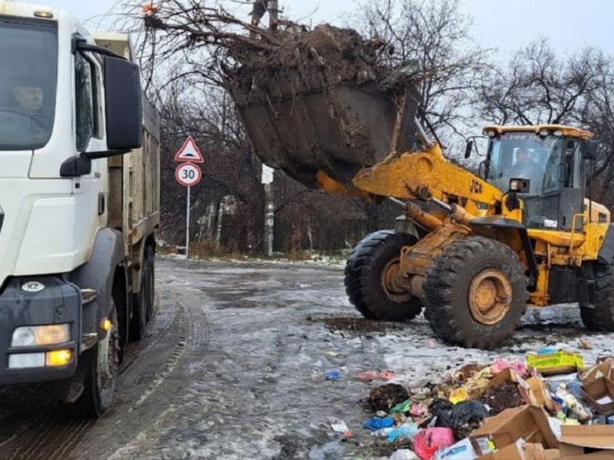 В Донецке для урегулирования ситуации с мусором привлекли дополнительную  технику - KP.RU