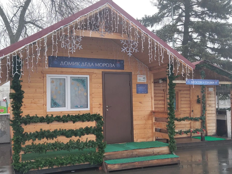 На Театральной площади будет торжественно открыта главная городская елка и дом Деда Мороза