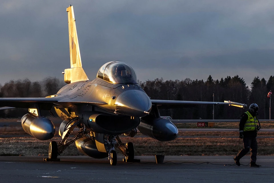 Американский истребитель F-16.