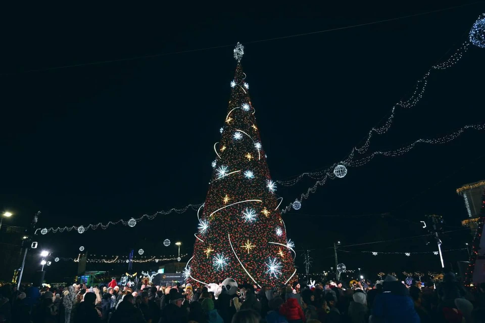 Открытие новогодней елки в Кишиневе завершилось громким скандалом (Фото: мэрия Кишинева).