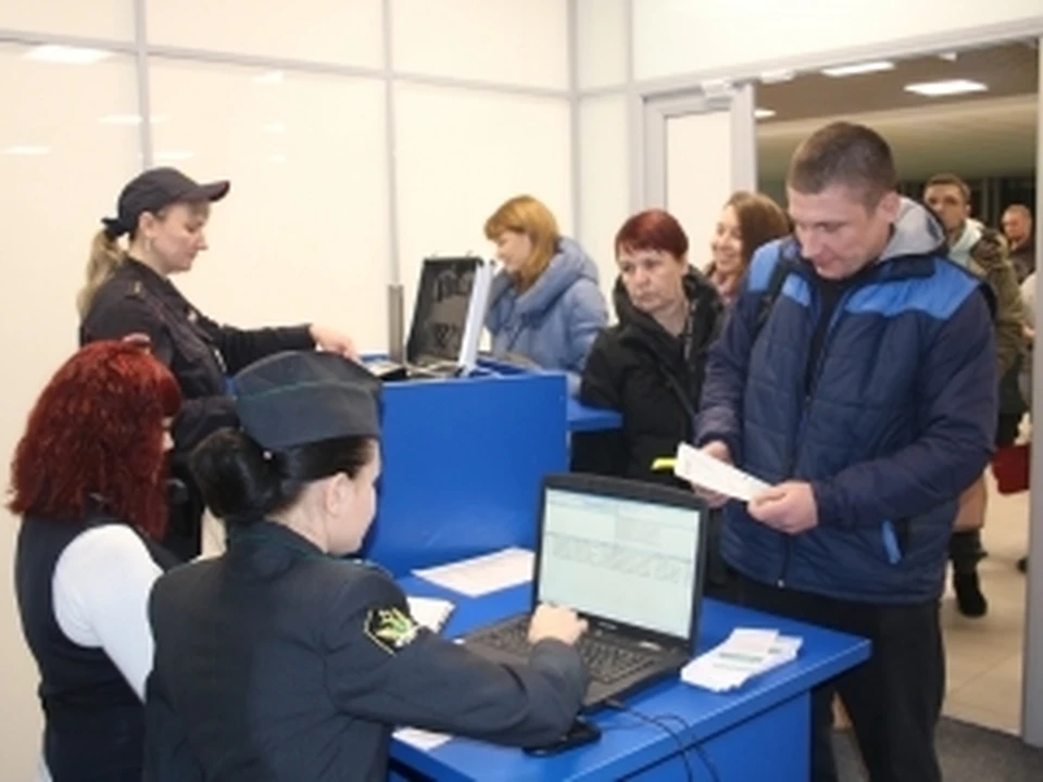 Должников в Кузбассе искали в аэропортах. Фото - пресс- служба ЛУ МВД России по Кузбассу.