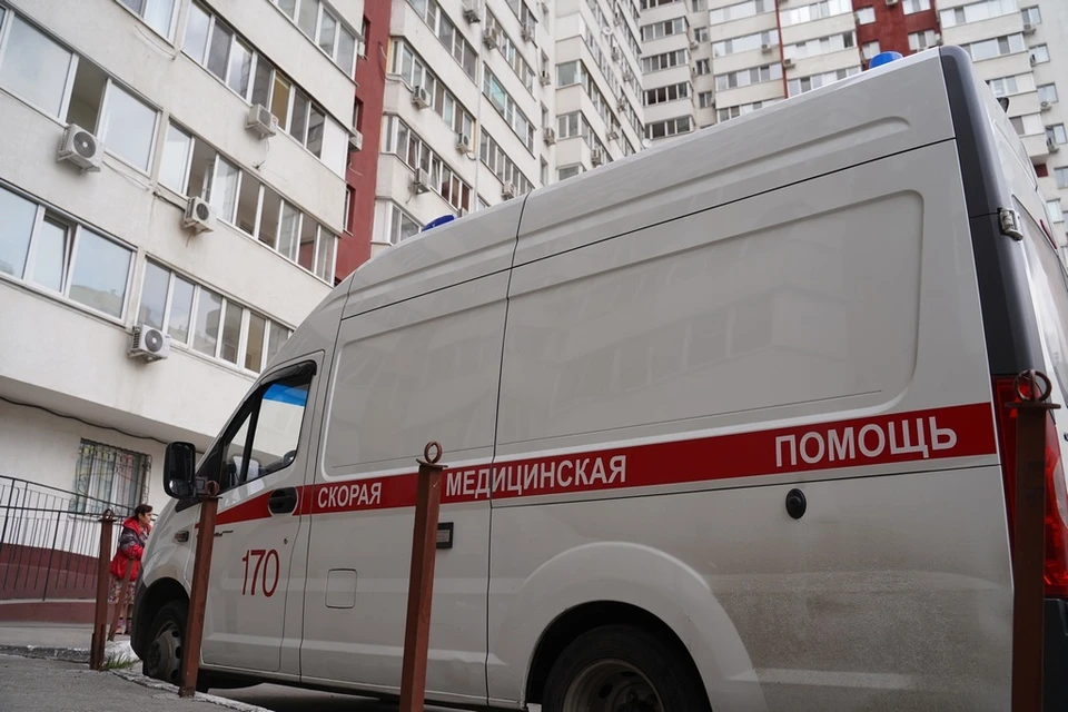 В больницу Альметьевска 21 декабря на машине «скорой помощи» доставили девочку с признаками простуды.
