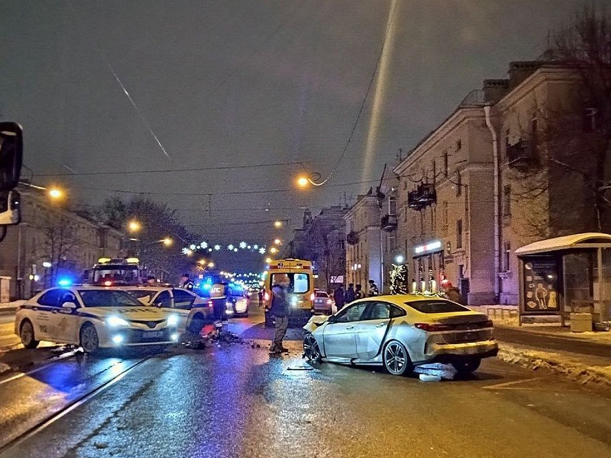 ДТП с полицейской машиной произошло на проспекте Энгельса в Петербурге -  KP.RU