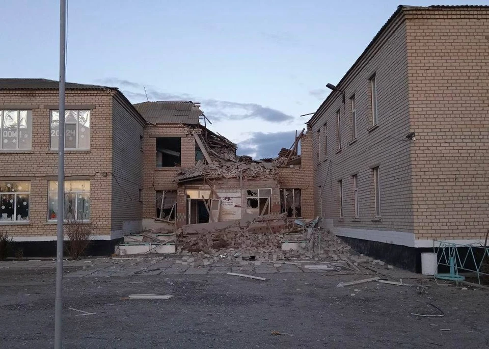 Разрушенная школа в поселке Максима Горького. ФОТО: Андрей Алексеенко