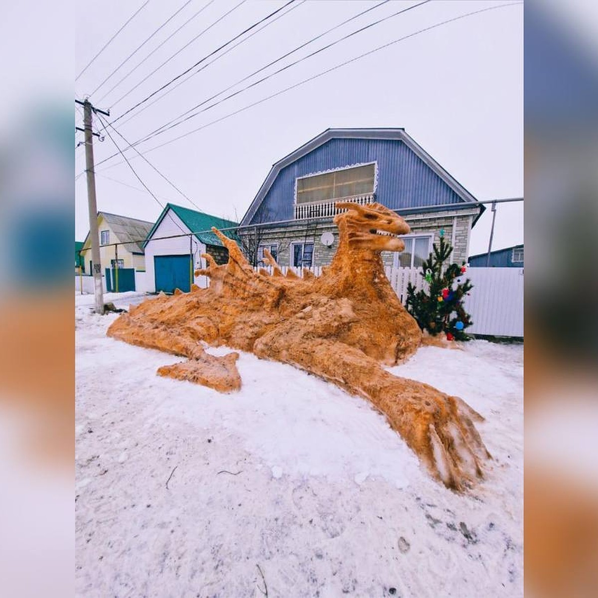 В Самарской области умельцы слепили огромного снежного дракона - KP.RU