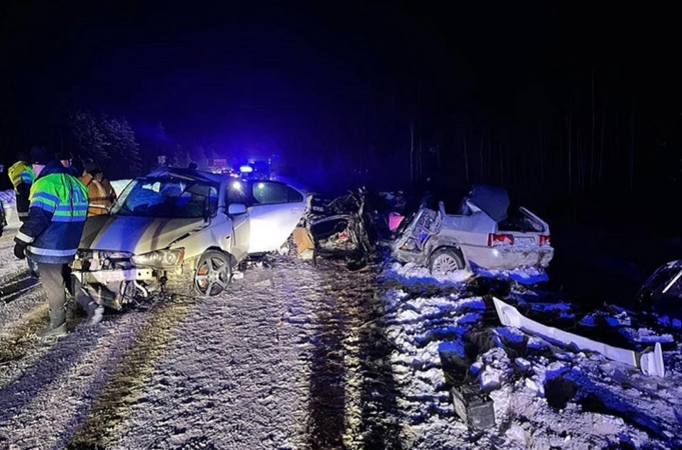 Водитель Mitsubishi Lancer протаранил ВАЗ при обгоне Фото: УГИБДД по Свердловской области