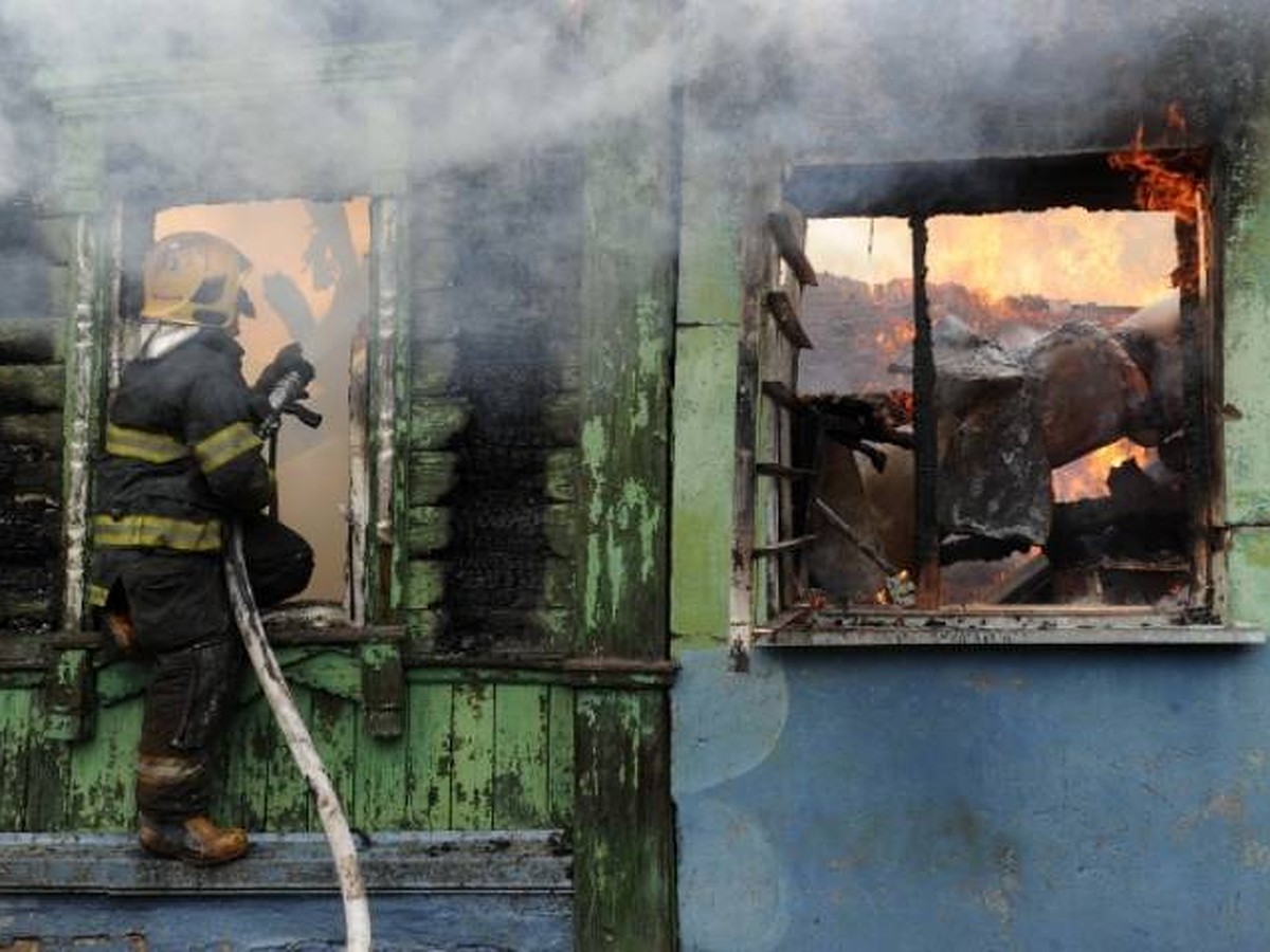 В Ростове четыре человека пострадали в пожаре, один погиб - KP.RU