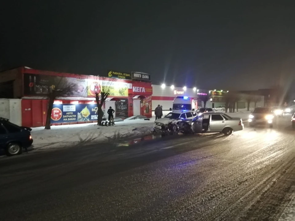 В Орске столкнулись две "Приоры"
