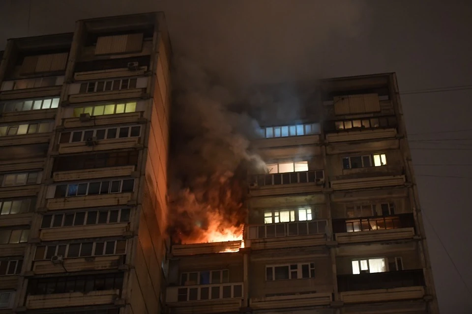 Фейерверк залетел на балкон квартиры, вызвав пожар в ЕАО
