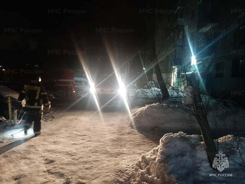 Жара в квартире. Как уснуть в жару. Ночью дома жарко. Спать в жару. Лето жара.