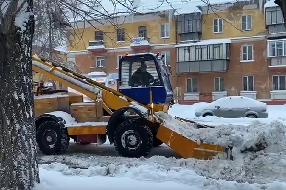 Более 300 единиц техники заняты очисткой улиц города. Фото: администрация г. Челябинска