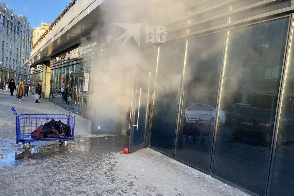 В KFC на площади Победы прорвало водопровод.