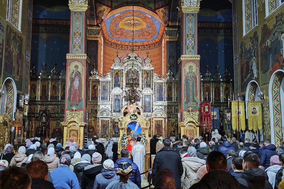 Рождественская служба в Свято-Николаевском соборе Мариуполя