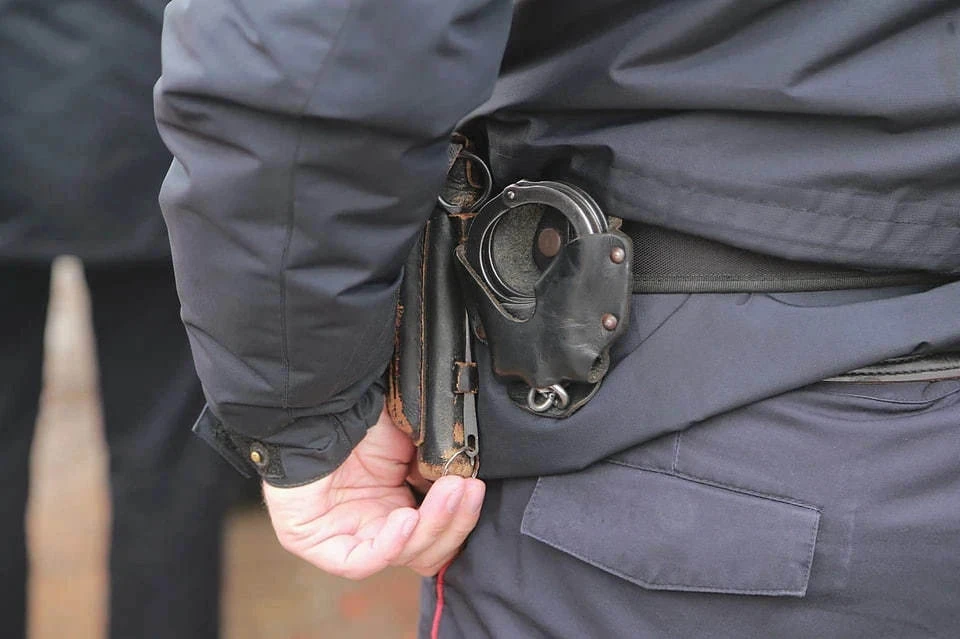 В Красноярском крае задержали мужчину, хранившего дома более килограмма марихуаны.