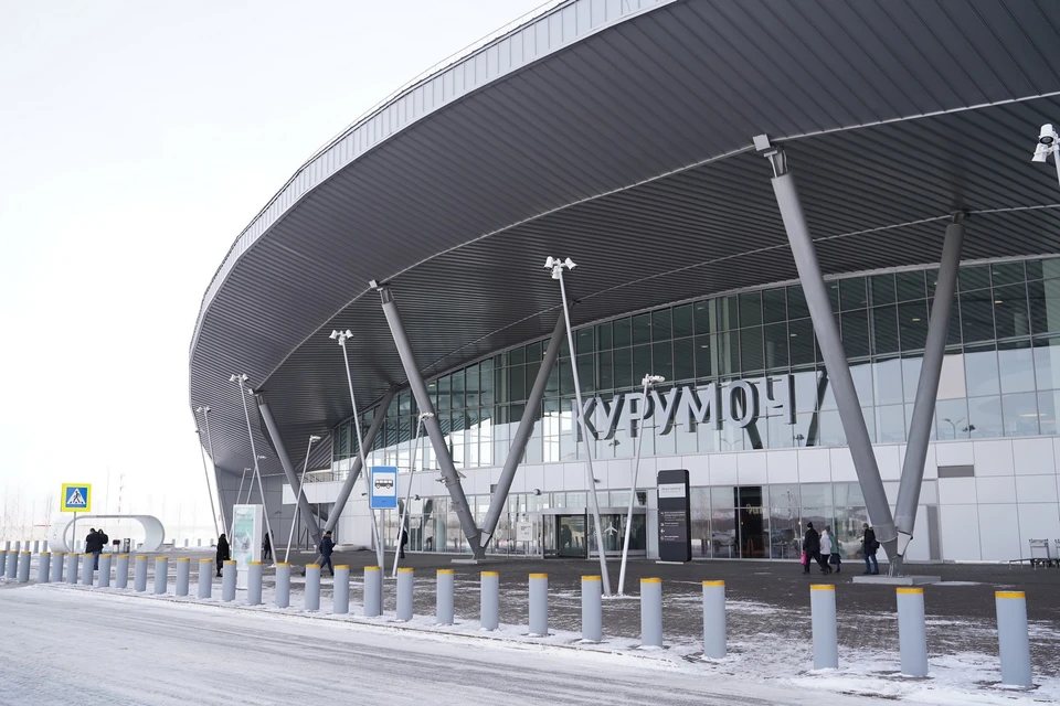 Воздушное судно приземлилось в аэропорту Санкт-Петербурга с опозданием на 8 часов.