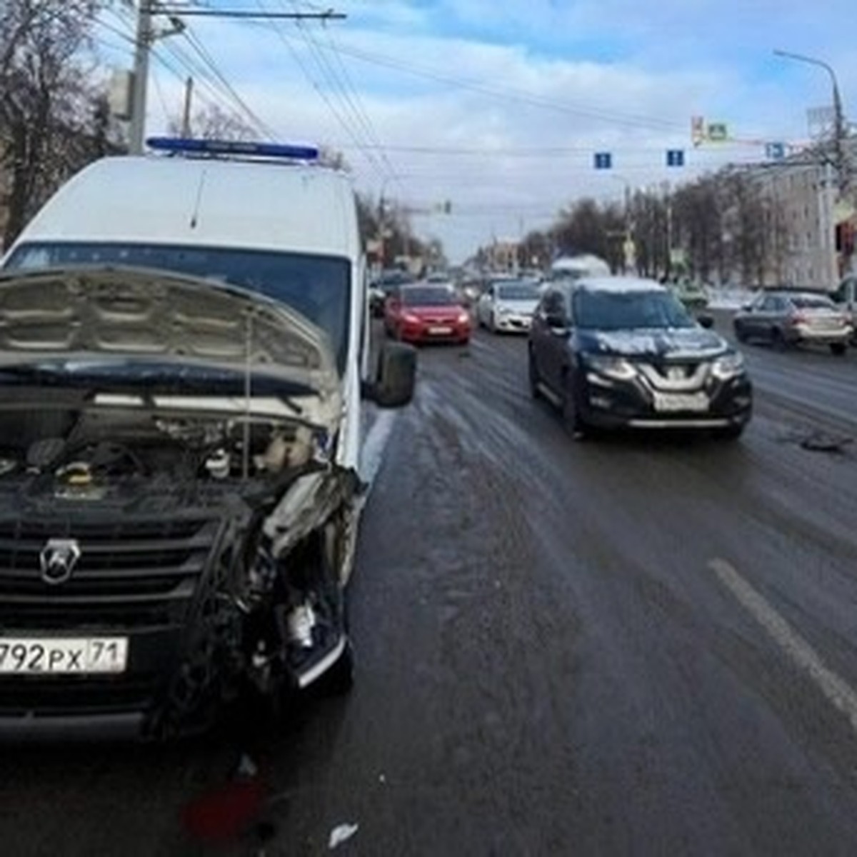 В Туле на проспекте Ленина произошло ДТП с участием машины скорой помощи -  KP.RU