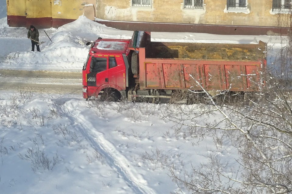 200 тонн реагентов ушло на посыпку дорог Липецка снежной ночью 11 января