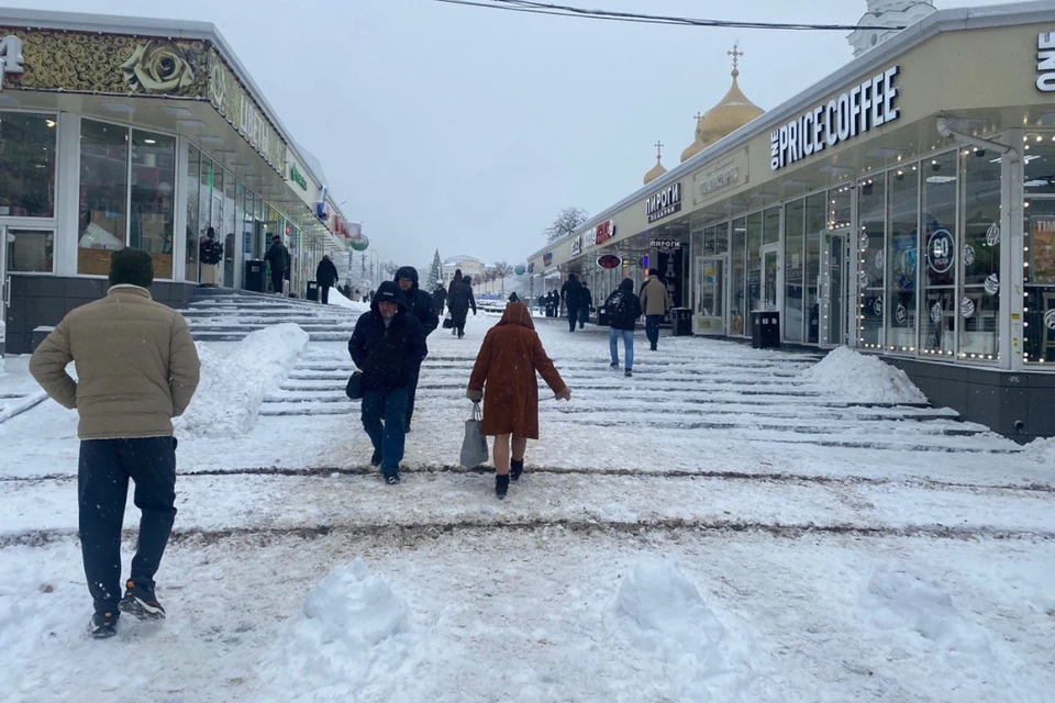 Многие сегодня добирались на работу дольше обычного.