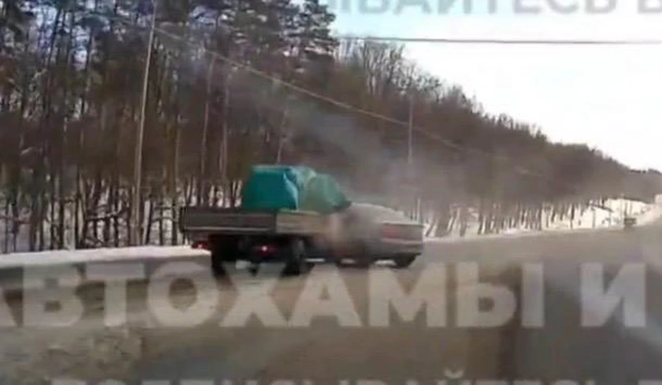 Под Тулой столкнулись Renаult и грузовая «ГАЗель». Фото: телеграм-канал: "Автохамы и ДТП. Тула".
