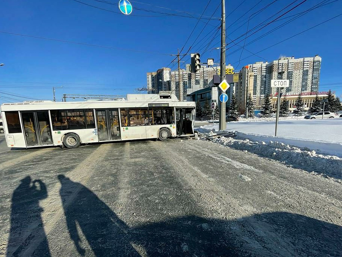 В полиции рассказали подробности ДТП с участием двух автобусов в Самаре -  KP.RU