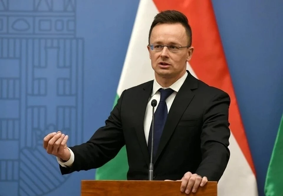 Глава МИД Венгрии Сийярто предложил прекратить поставки оружия Украине
