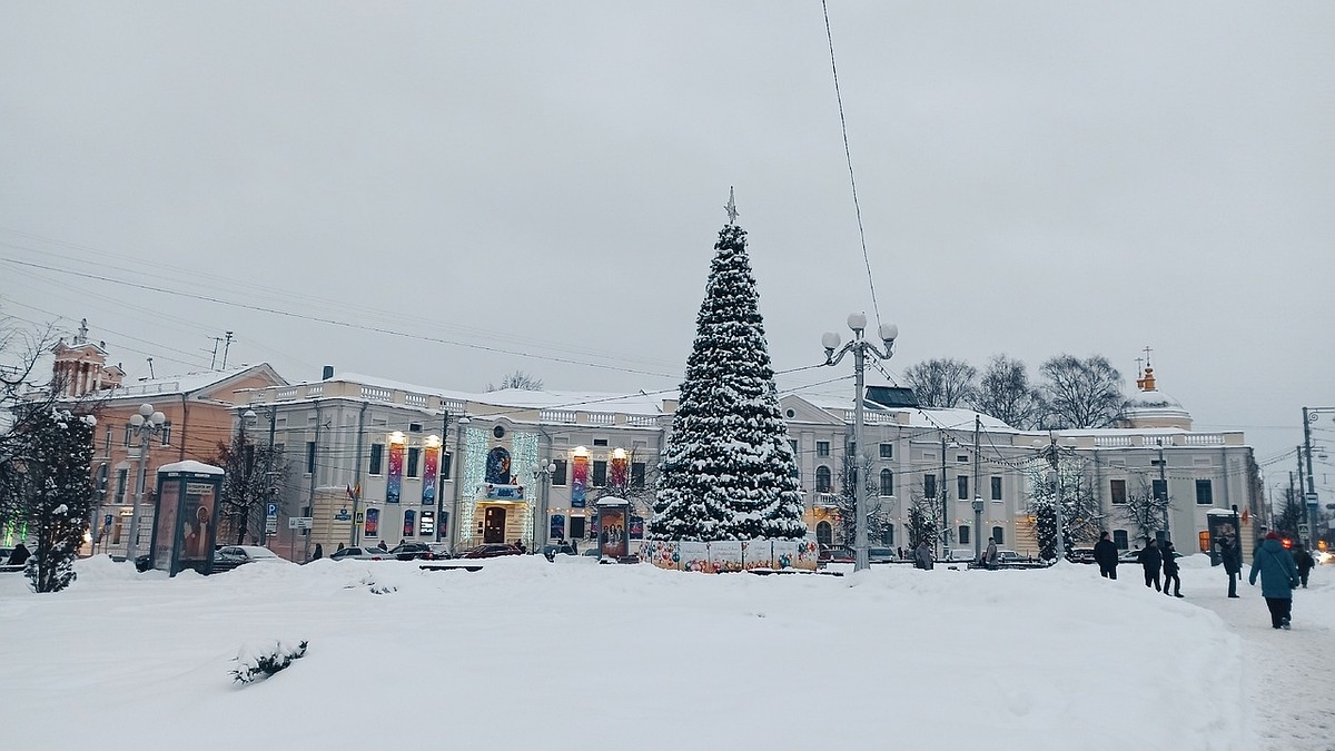 В Твери демонтируют главную городскую ёлку - KP.RU