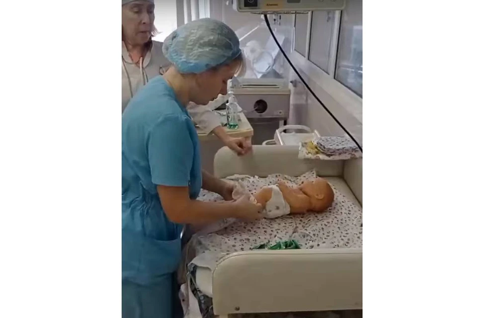Фото: стоп-кадр из видео из группы Великолукской межрайонной больницы в соцсети «ВКонтакте».