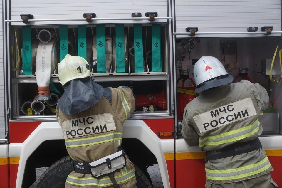 Площадь пожара на нефтебазе в Брянской области достигла 1 тысячи кв. м