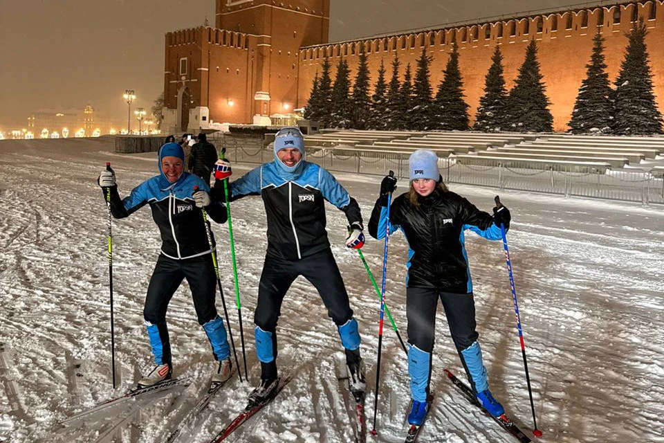 Катались лыжники по Москве до глубокой ночи, удивляя прохожих