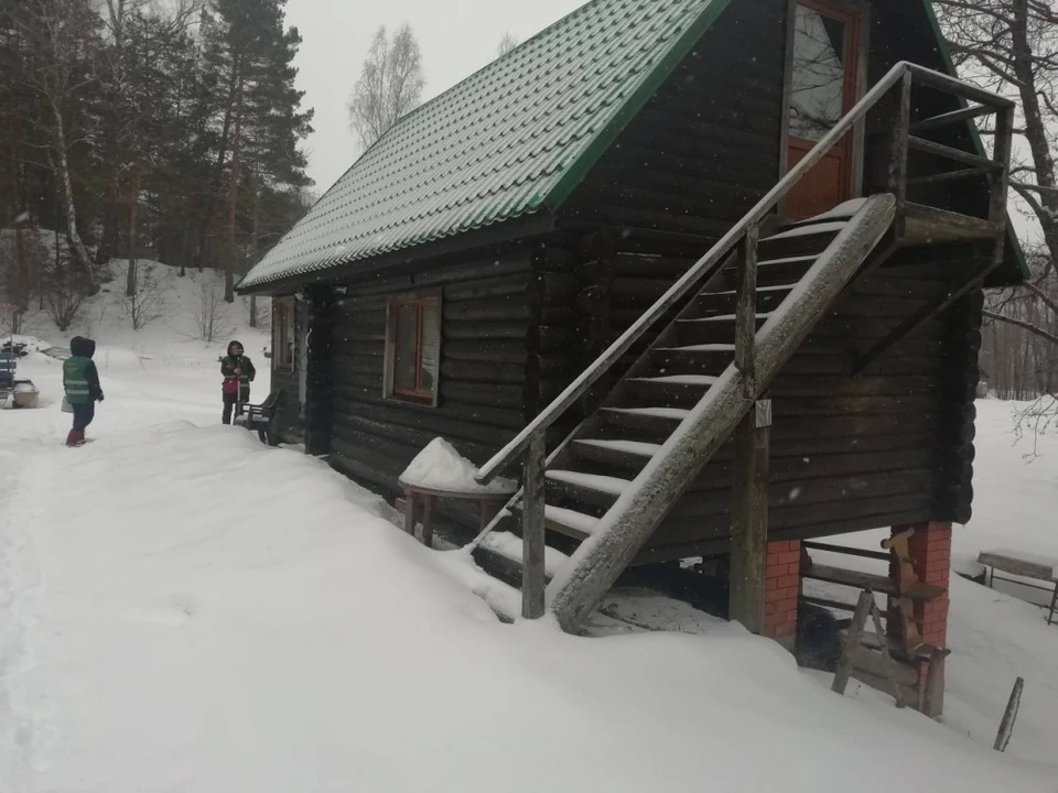 В Дзержинском районе незаконно присвоили себе берег пруда