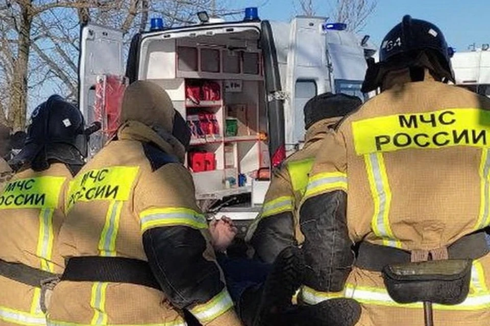 Сотрудники МЧС оказали помощь при ДТП в Новоазовском районе. Фото: МЧС ДНР