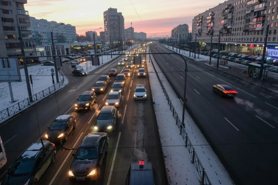 Топ популярных машин в Петербурге уже второй год возглавляет Lada.