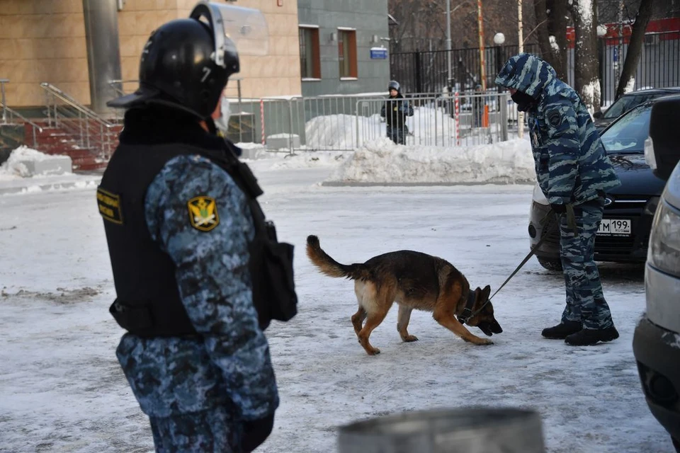 В Новосибирске в школу №137 поступило сообщение о минировании.