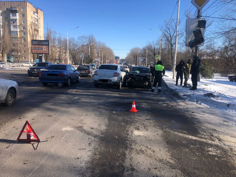 В Новочеркасске водитель «Рено Логан» столкнулся с «Фордом Фокусом». Фото: УГИБДД по Ростовской области