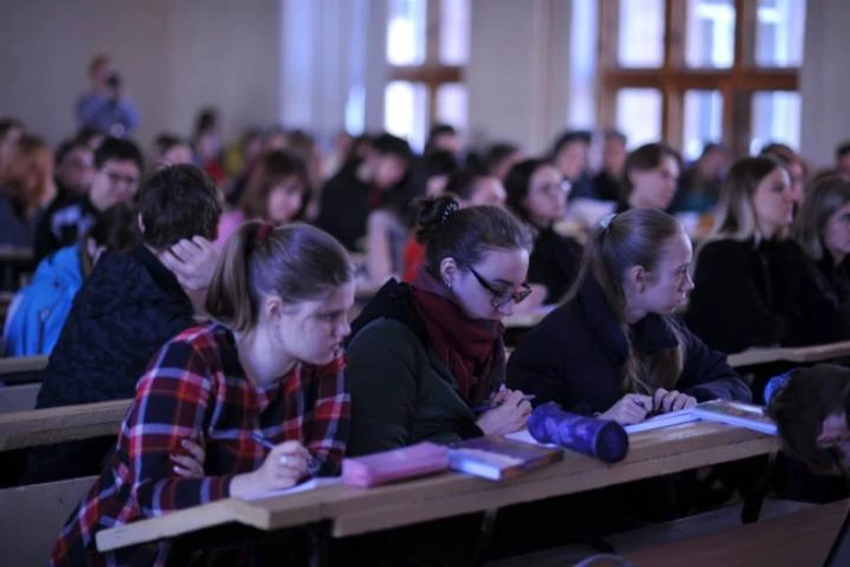 70 студентов из Иркутской области получили стипендии губернатора