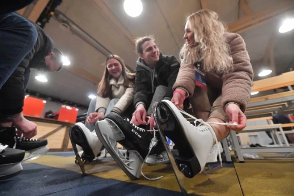 Губернатор Иркутской области покатался на коньках вместе со студентами