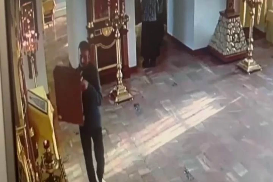 Украденную старинную икону Георгия Победоносца вернули в храм в Иркутске