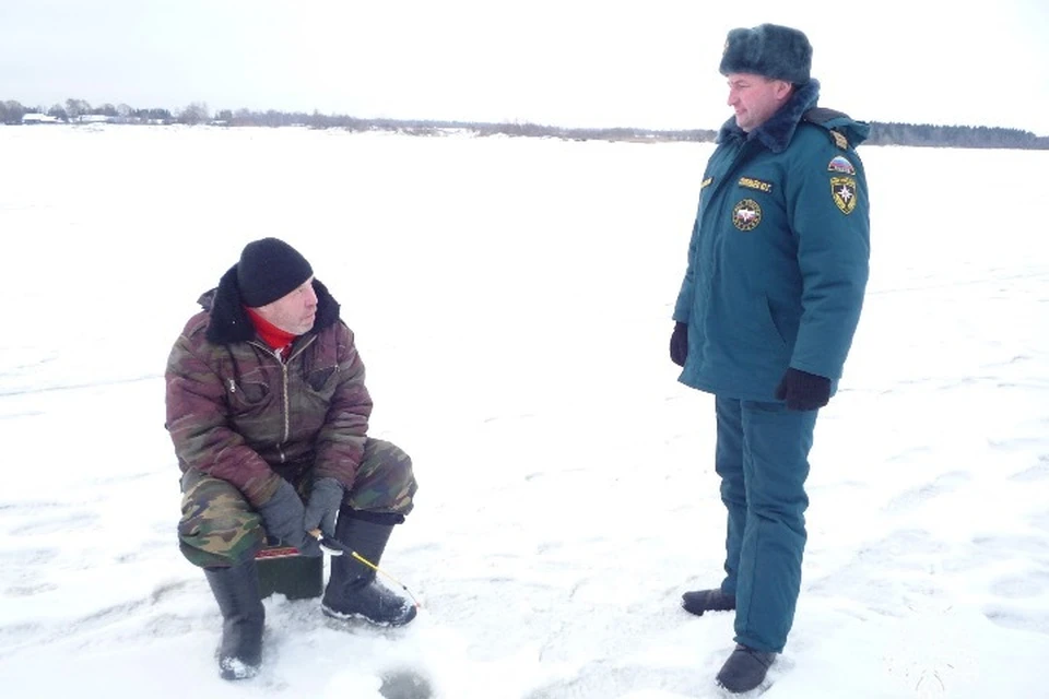В Ярославле сотрудники МЧС рассказали о толщине льда на водоемах