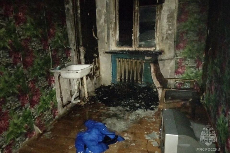 Огонь уничтожил вещи и внутреннюю отделку квартиры. Фото: МЧС Удмуртии