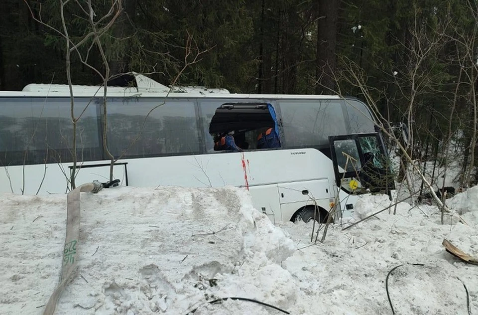 У автобуса на ходу лопнуло колеса. Фото: пресс-служба прокуратуры Свердловской области